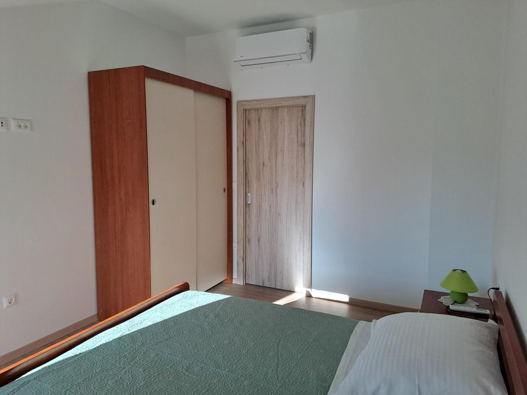 Apartment N & V *