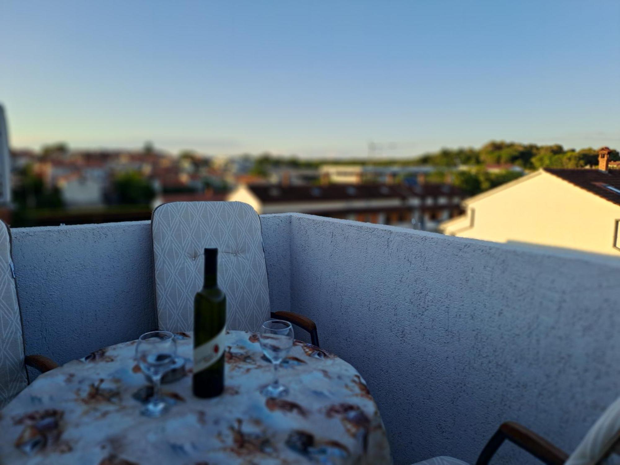 N & V * Porec